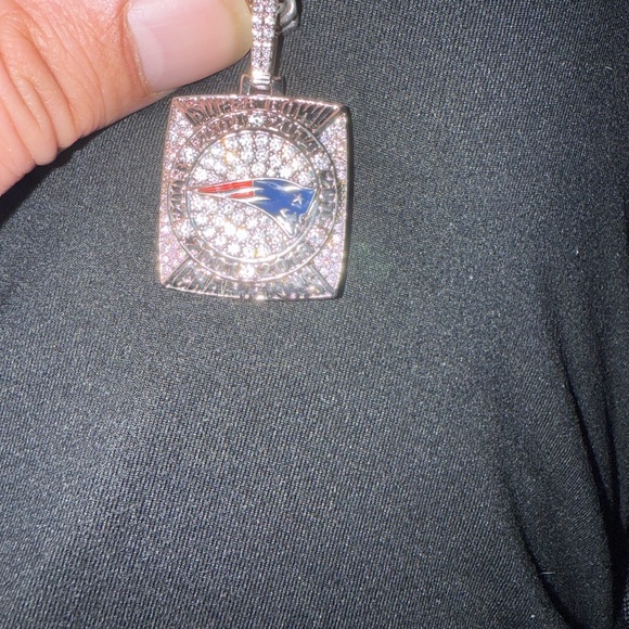 Patriots Pendant Necklace - Picture 1 of 3